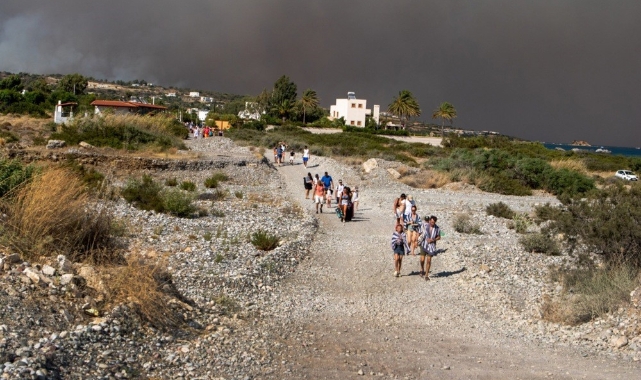 Yunanistan'da kabus devam ediyor! 2 bin kişi tahliye edildi