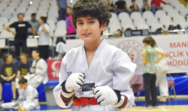 Yunusemreli Aleyna'dan gümüş madalya
