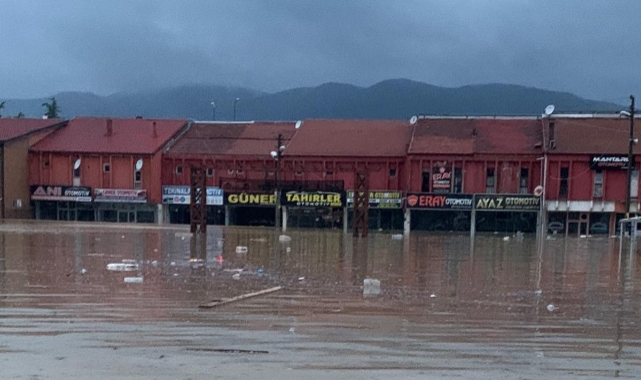 Zonguldak'ta terminal ve Galericiler Sitesi sular altında kaldı