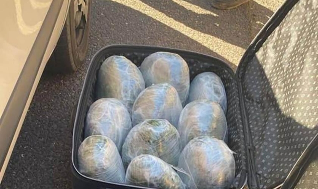 2 polis memuru 19 kilo uyuşturucu ile yakalandı