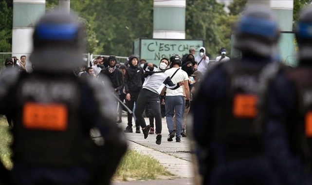 5 polis bir protestocuyu öldürmekten gözaltına alındı