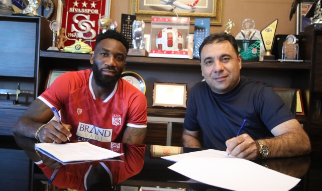 Aaron Appindangoye 1 yıl daha Sivasspor’da