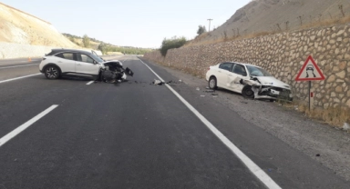 Adıyaman'da iki otomobil çarpıştı: 6 yaralı