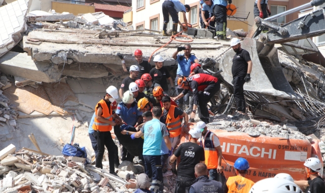 Ağır hasarlı bina çöktü! Acı haber geldi