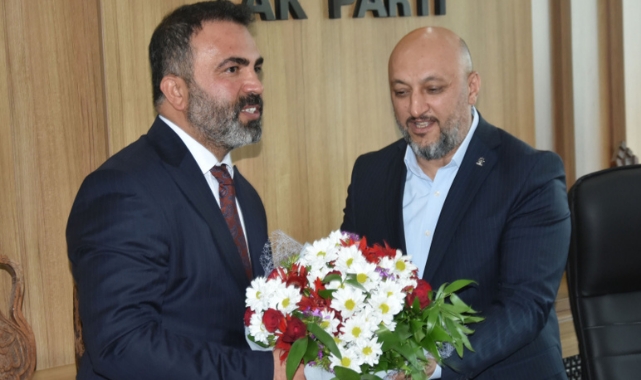 AK Parti İl Başkanlığında bayrak devri