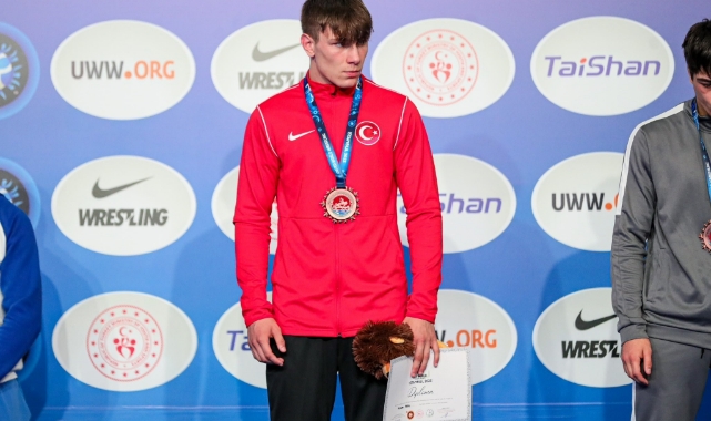 Alkan Akar'dan bronz madalya