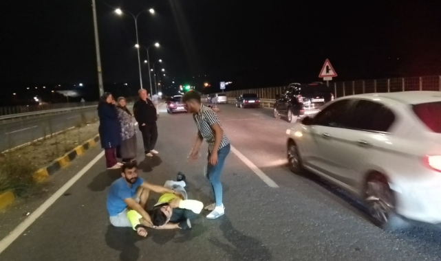 Ani fren yapan otomobil nedeniyle motordan düştü