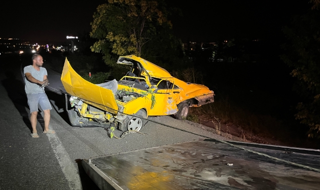 Ankara’da otomobil ağaca çarptı: 2 ölü