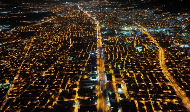 Ankara yolunda gece mesaisi sürüyor