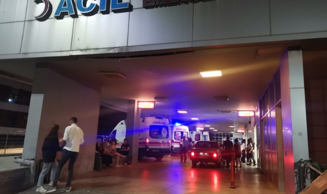 Annesine satırla saldırdı