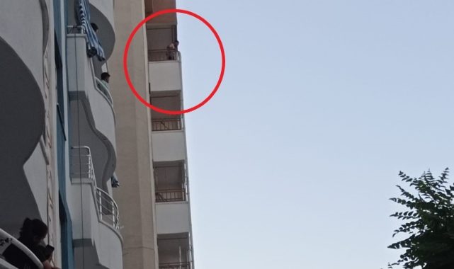 Korku dolu anlar! Annesini rehin aldı