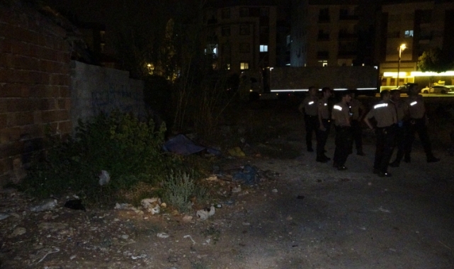 Antalya'da boş arazide erkek cesedi bulundu