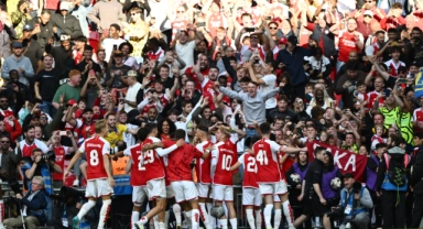 Arsenal sezona kupayla başladı
