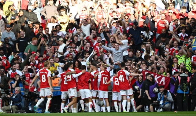 Arsenal sezona kupayla başladı