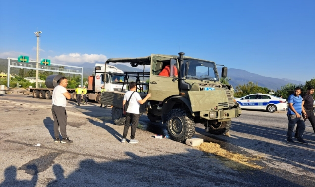 Askeri araç TIR'a çarptı! 10 asker yaralandı