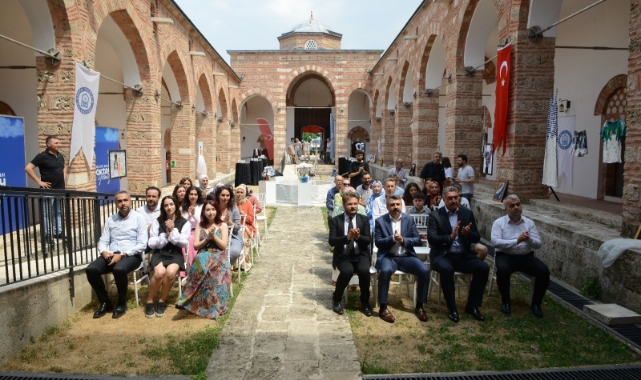 Atık kumaşlar kıyafete dönüştü