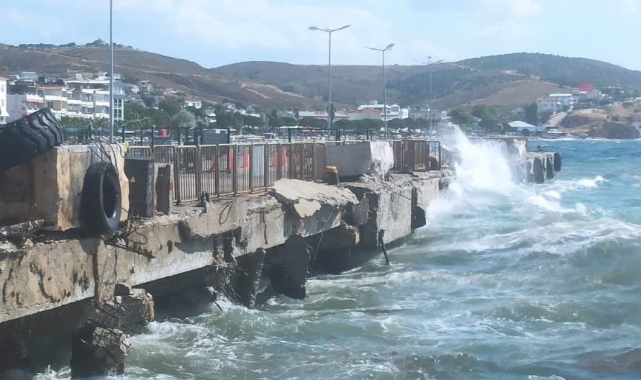 Avşa Adası'nı fırtına vurdu