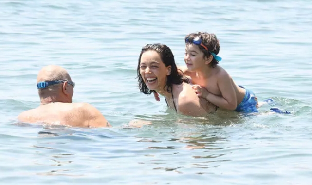 Azra Akın tatilde