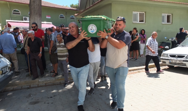 Bahçe çimlerini sularken elektriğe kapılıp öldü