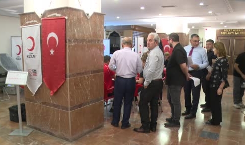 Bakan Işıkhan, kan bağışında bulundu
