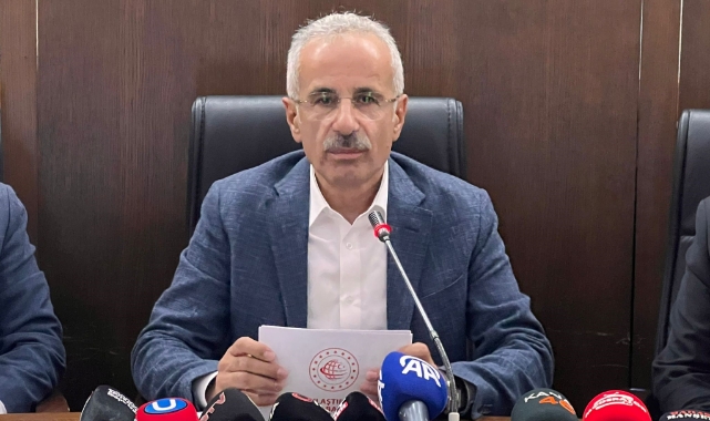 Bakan Uraloğlu: "Kahramanmaraş’ta depremden 79 kilometrelik yol kesimi etkilendi"