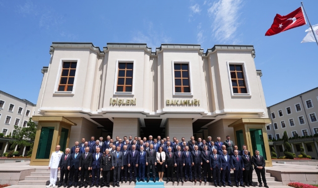 Bakan Yerlikaya valilerle bir araya geldi