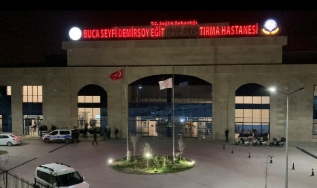 Balkonda otururken yaralanan adam hayatını kaybetti