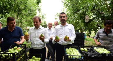 Başkan Tanır ve Milletvekili Kılıç, tarım işçilerine moral verdi