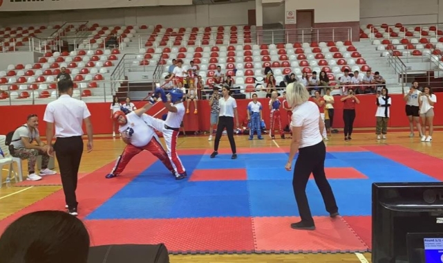 Bayraklılı sporculardan Kick Boks başarısı
