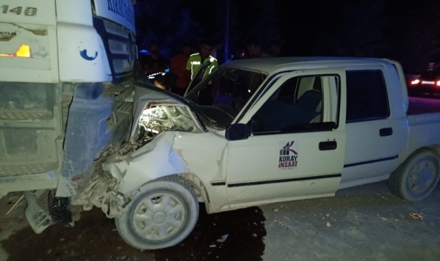 Beton mikseri pikapla çarpıştı: 7 yaralı