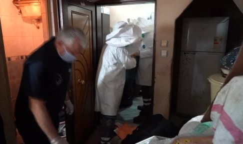 Bir evden 5 ton çöp çıktı