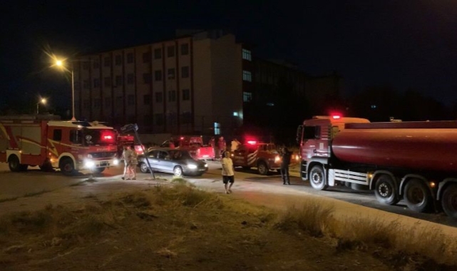 Boş arazide çıkan yangın paniğe neden oldu