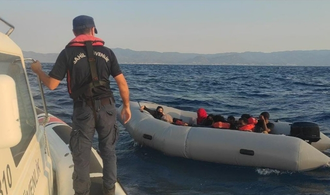 Botları arızalanan 10 düzensiz göçmen kurtarıldı