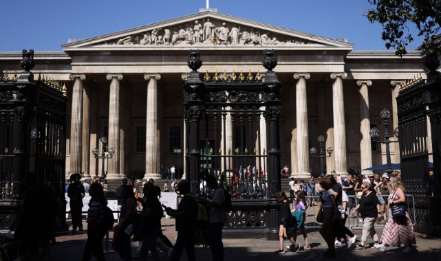 British Museum’un Müdürü Fischer istifa etti