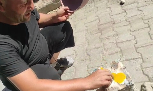 Bu sıcakta taşın üstünde yumurta pişirdi
