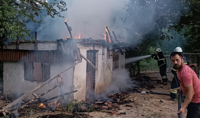 Burdur’da bağ evi yangında kül oldu