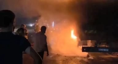 Bursa’da arı yüklü kamyon alev aldı