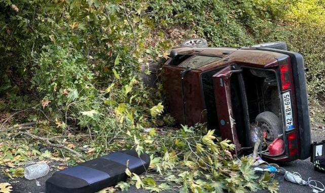 Bursa'da devrilen otomobilde 5 kişi yaralandı