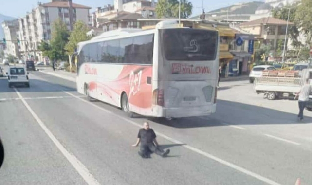 Bursa'da ilginç anlar! Karayoluna boylu boyunca uzandı