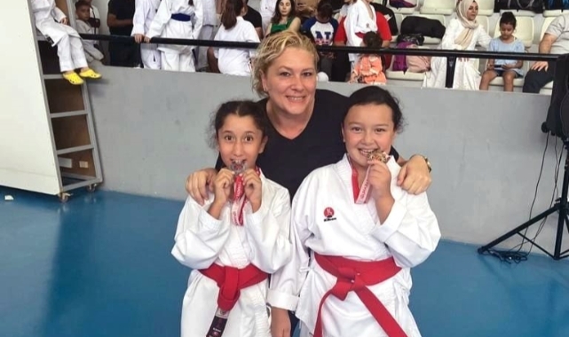 Bursa'da ilk defa katıldıkları karate müsabakasında 6 madalya kazandılar