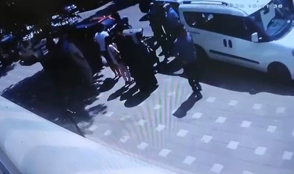 Bursa'da kadına çarpan araç ağır yaraladı
