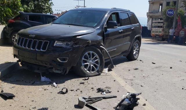 Bursa'da maddi hasarlı feci kaza