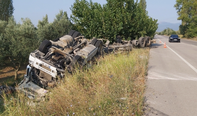 Bursa'da saç yüklü TIR takla attı