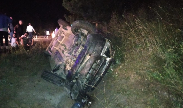 Bursa'da TIR'ın çarptığı otomobil kanala devrildi