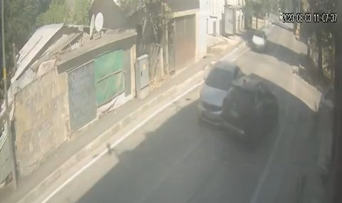 Bursa'da yolu ortalayamayınca kafa kafaya çarpıştılar
