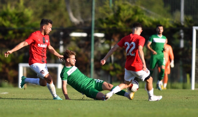 Bursaspor hazırlık maçında Gaziantep FK ile berabere kaldı