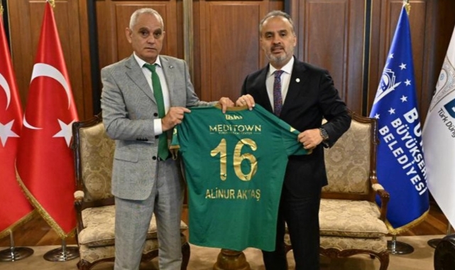 Bursaspor Kulübü, Alinur Aktaş’ı ziyaret etti