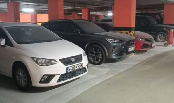 Çocukların otoparktaki araçlara yangın tüpü sıktığı iddia edildi