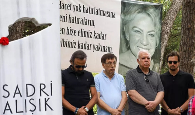 Çolpan İlhan doğum gününde mezarı başında anıldı