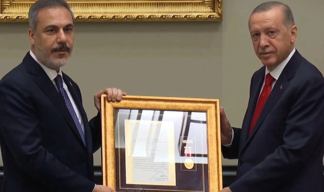Cumhurbaşkanı Erdoğan'dan Bakan Fidan'a "üstün hizmet madalyası"